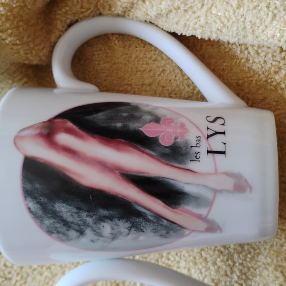 ⚜️ PAIR Of FRENCH THEMED MUGS Rosanna Retired 💖 les bas LYS